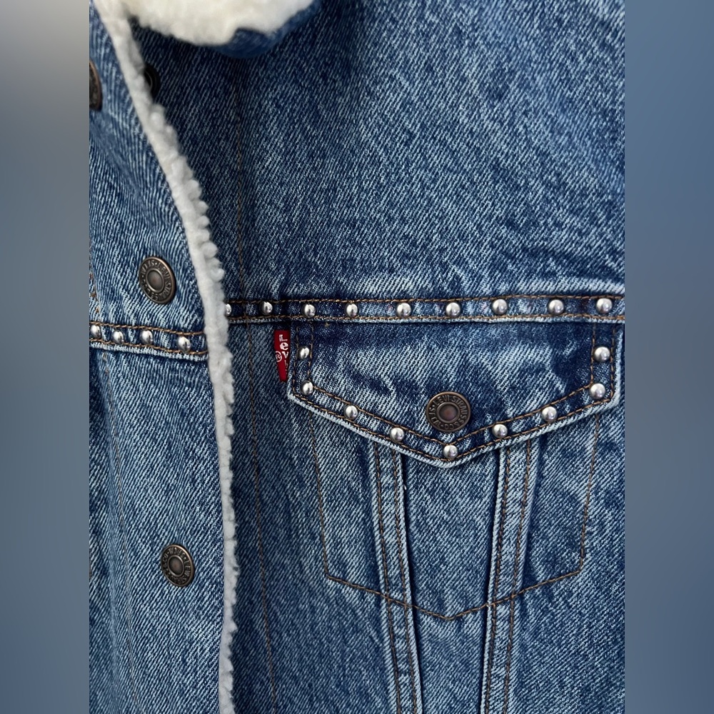 Levi’s Original Studded Sherpa Denim Trucker Jacket Size XS New - Picture 3 of 8